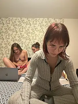 Snapshot of _HeraLuna_ chatting on 02/09/26, 12:03 HeraLuna online show from 02/09/26, 12:03