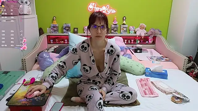  HeraLuna  online show from 04/02/26, 07:55