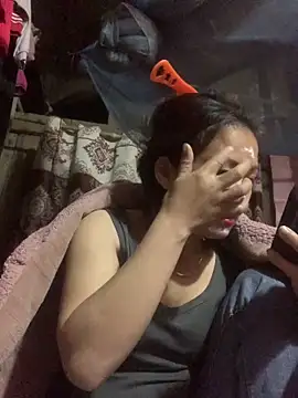 Snapshot of Lara-11 chatting on 12/16/25, 02:22 Lara-11 online show from 12/16/25, 02:22