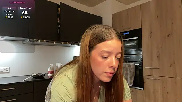 Snapshot of allisonwhite222 chatting on 11/04/25, 02:38 allisonwhite222 online show from 11/04/25, 02:38