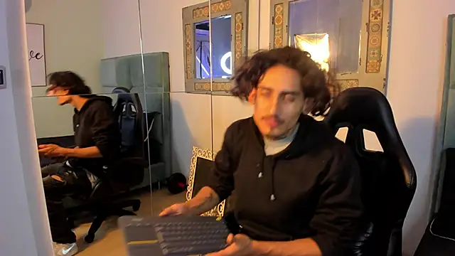 Mr Strike online show from 11/04/25, 02:54