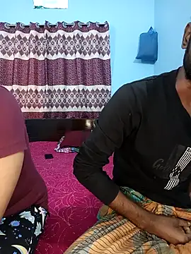 Snapshot of CoupleShow_432 chatting on 01/18/26, 07:34 CoupleShow 432 online show from 01/18/26, 07:34