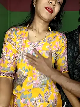 Snapshot of CoupleShow_432 chatting on 02/15/26, 09:41 CoupleShow 432 online show from 02/15/26, 09:41