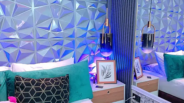 AdelineJhones online show from 04/17/26, 02:42