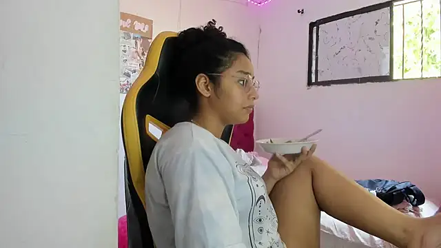 emily stars1 online show from 03/31/26, 05:24