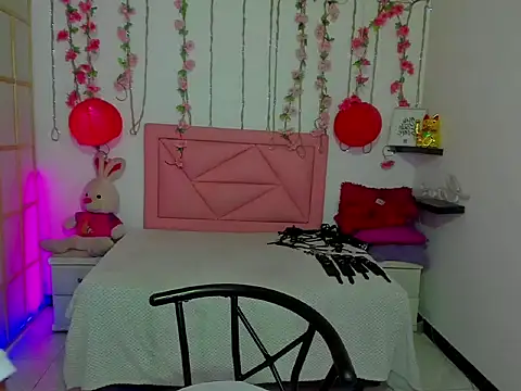 Snapshot of kataleya_bella chatting on 10/24/25, 11:01 kataleya bella online show from 10/24/25, 11:01