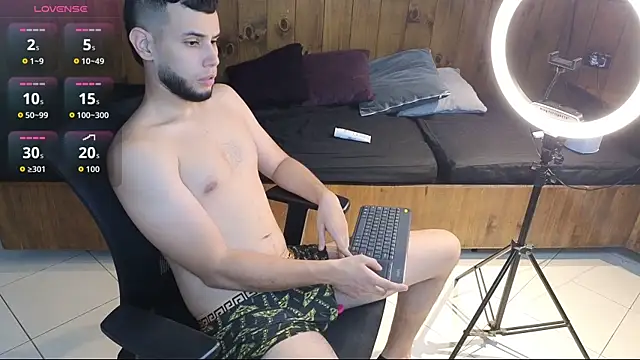 Maxcole 07 online show from 12/05/25, 07:32