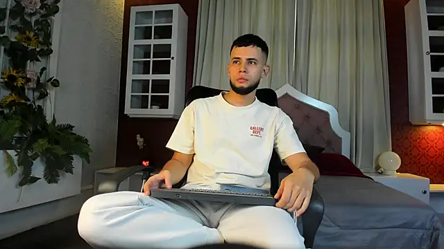 Maxcole 07 online show from 12/16/25, 07:41