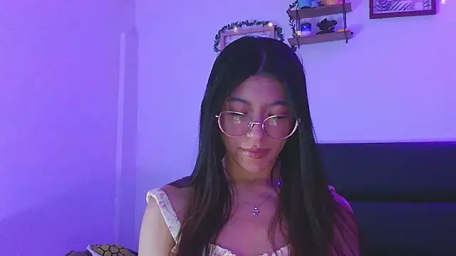 Snapshot of LissyM chatting on 12/19/25, 09:22 LissyM online show from 12/19/25, 09:22