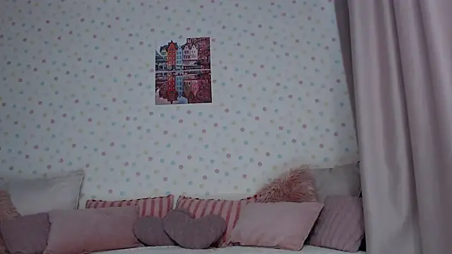 Snapshot of little_paw_ chatting on 11/14/25, 05:39 little paw online show from 11/14/25, 05:39