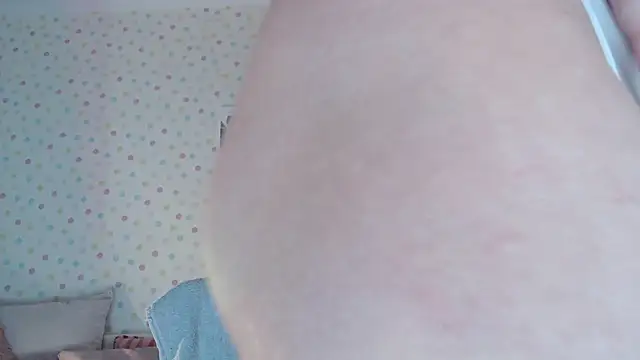 Snapshot of little_paw_ chatting on 11/16/25, 05:35 little paw online show from 11/16/25, 05:35