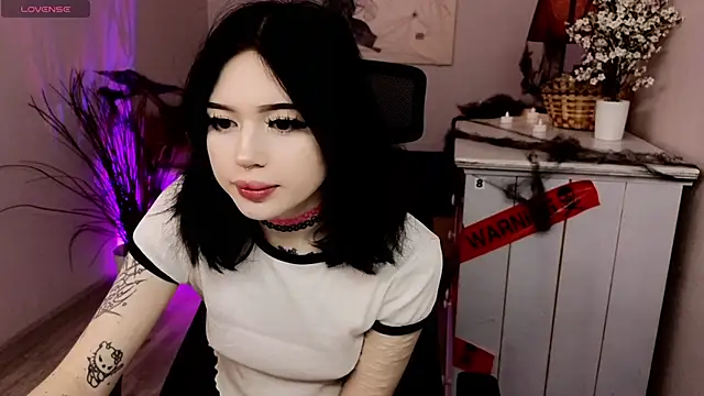 Snapshot of Emma_Kirks chatting on 10/30/25, 10:38 Emma Kirks online show from 10/30/25, 10:38