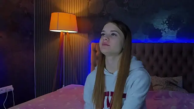 LuisaClover online show from 11/22/25, 01:10