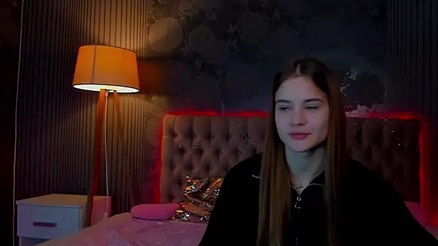 LuisaClover online show from 11/29/25, 01:47