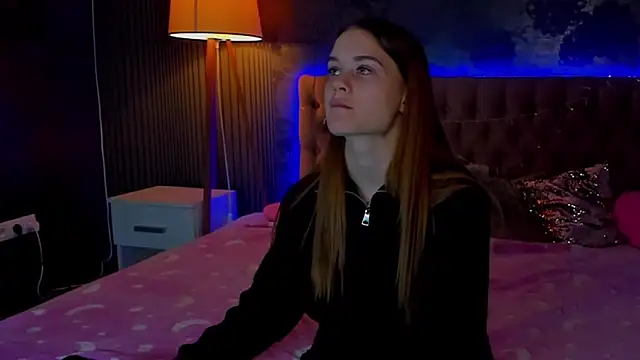 LuisaClover online show from 11/30/25, 12:53