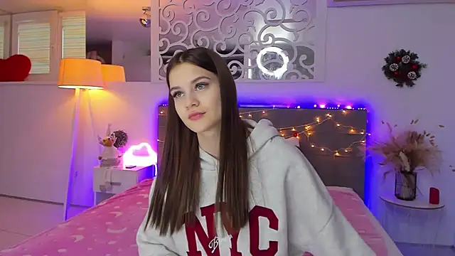 LuisaClover online show from 12/14/25, 01:16