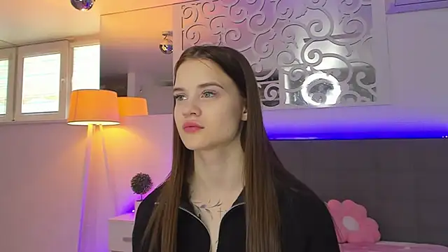 LuisaClover online show from 03/08/26, 01:15