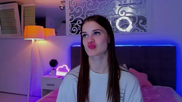 LuisaClover online show from 03/29/26, 01:38