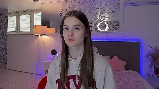 LuisaClover online show from 04/19/26, 12:26