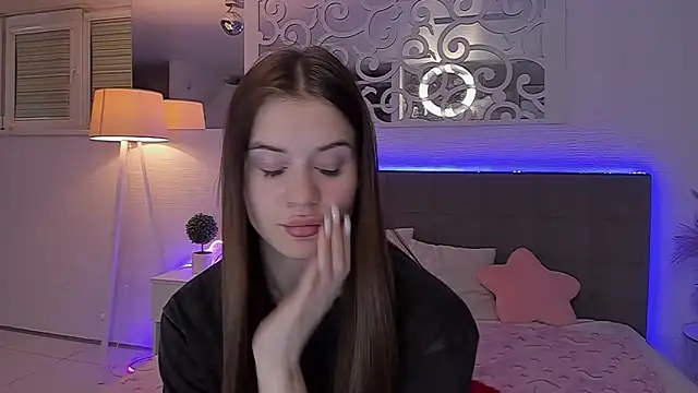 LuisaClover online show from 04/19/26, 06:10