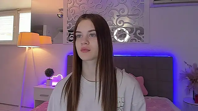 LuisaClover online show from 04/22/26, 12:18