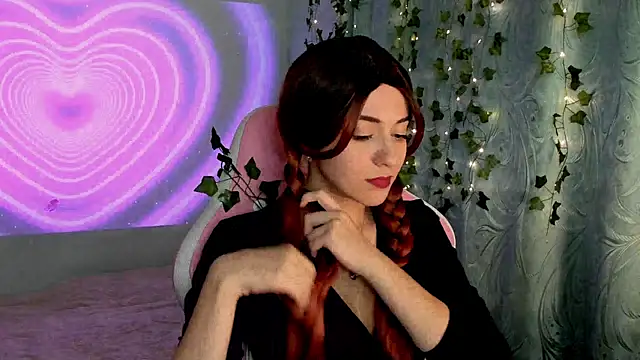 Snapshot of Phantomix chatting on 10/27/25, 01:48 Phantomix online show from 10/27/25, 01:48