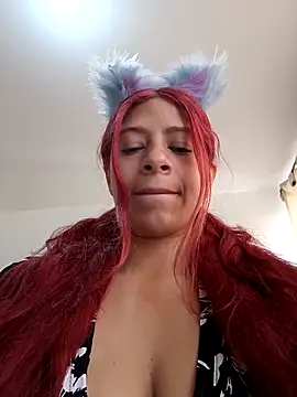 Snapshot of Lunatemptress4 chatting on 12/18/25, 01:50 Lunatemptress4 online show from 12/18/25, 01:50