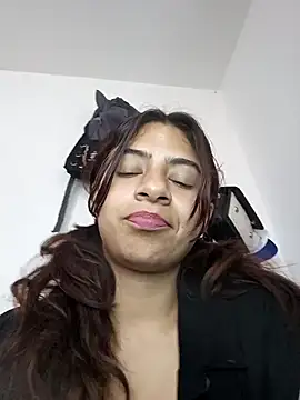 Snapshot of Lunatemptress4 chatting on 04/25/26, 01:36 Lunatemptress4 online show from 04/25/26, 01:36