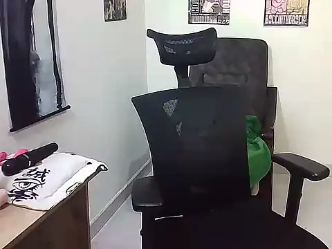 Snapshot of Gigi_Scott_ chatting on 11/27/25, 01:29 Gigi Scott online show from 11/27/25, 01:29