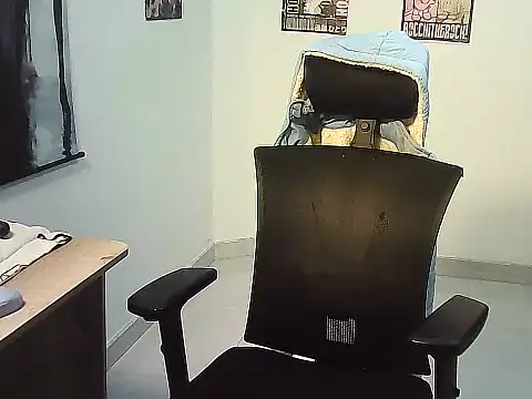 Snapshot of Gigi_Scott_ chatting on 12/02/25, 01:44 Gigi Scott online show from 12/02/25, 01:44