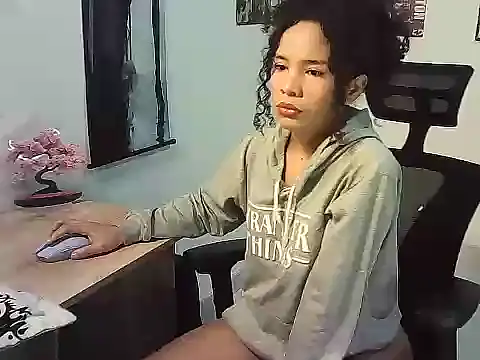 Snapshot of Gigi_Scott_ chatting on 12/14/25, 02:28 Gigi Scott online show from 12/14/25, 02:28