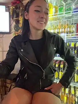 Lia  white online show from 11/06/25, 01:28