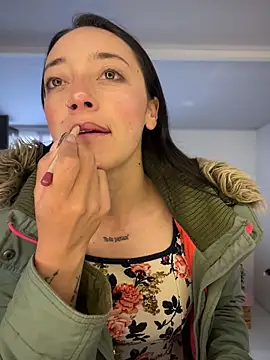 Lia  white online show from 11/06/25, 01:34