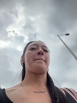 Lia  white online show from 11/12/25, 06:52