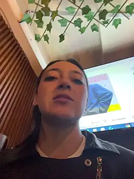 Lia  white online show from 11/30/25, 01:09