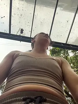 Lia  white online show from 12/16/25, 10:15