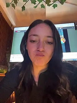 Lia  white online show from 12/19/25, 09:55