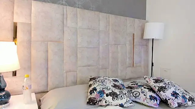 DianneVega online show from 12/22/25, 08:28