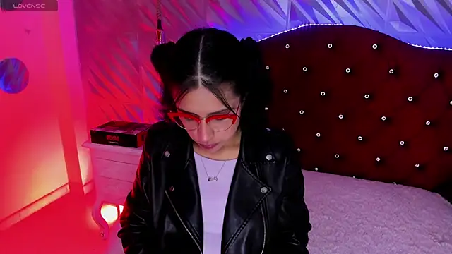 Roxanne Han online show from 04/24/26, 12:07