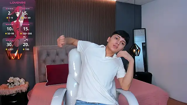 Maxii18  online show from 11/05/25, 07:36