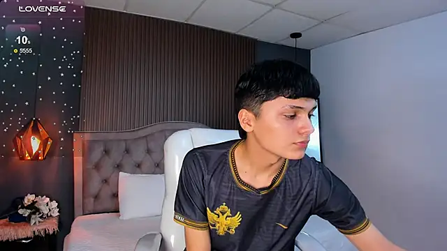 Maxii18  online show from 11/10/25, 07:13