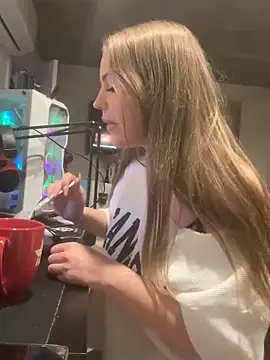 elliepixie online show from 12/23/25, 02:20