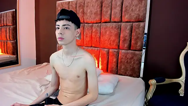 Snapshot of Sebastian_Reed chatting on 11/22/25, 04:33 Sebastian Reed online show from 11/22/25, 04:33