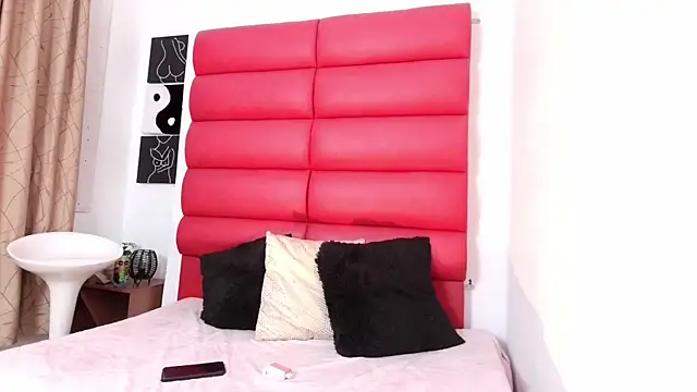 Snapshot of oliviamonroe chatting on 11/05/25, 09:26 oliviamonroe online show from 11/05/25, 09:26