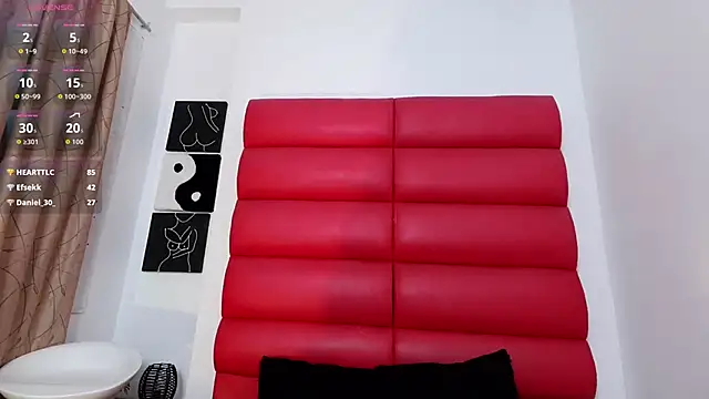 Snapshot of oliviamonroe chatting on 11/08/25, 09:09 oliviamonroe online show from 11/08/25, 09:09