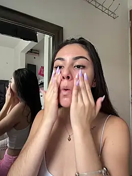 IslaCole online show from 04/06/26, 06:53