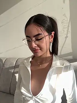 IslaCole online show from 04/23/26, 10:12