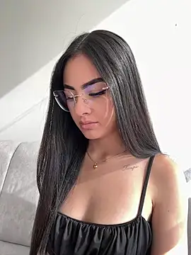 IslaCole online show from 04/24/26, 08:55