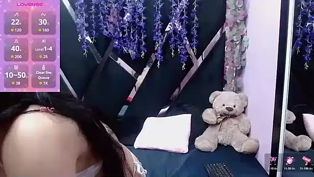 JulietaDiamond online show from 11/28/25, 07:38