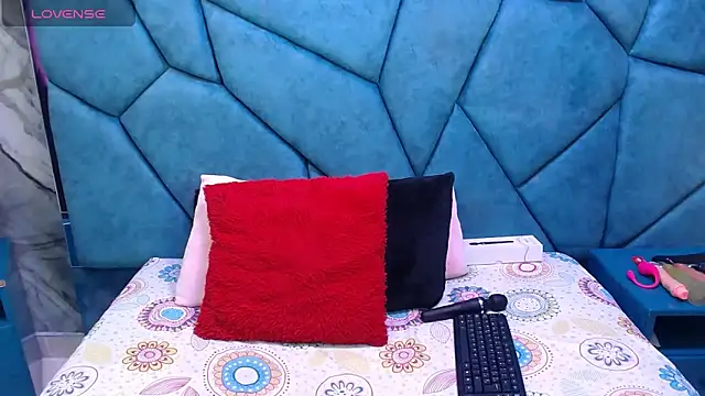 JulietaDiamond online show from 04/11/26, 03:11